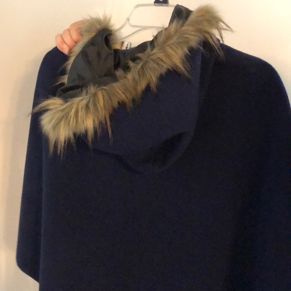 Italian fur-lined poncho with tags - Picture 2 of 8